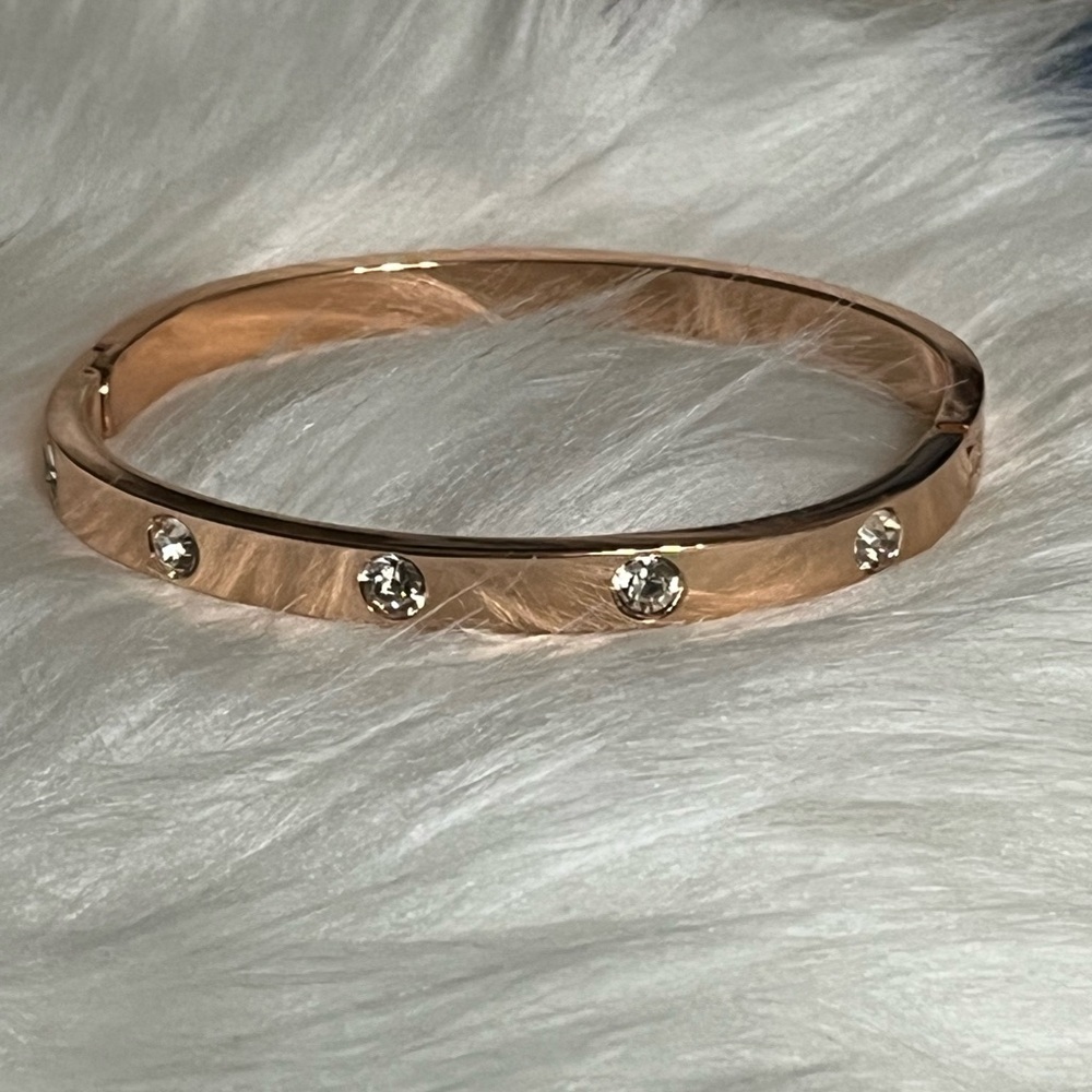 Chic Rose Gold Bangle
